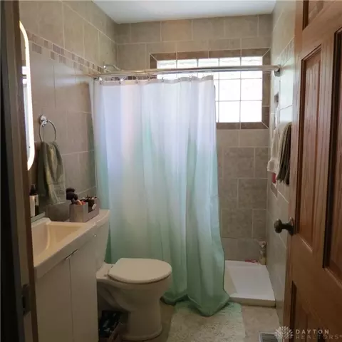 Bath - 1084 Colonial Dr, Sidney, OH 45365 photo 2 of 2