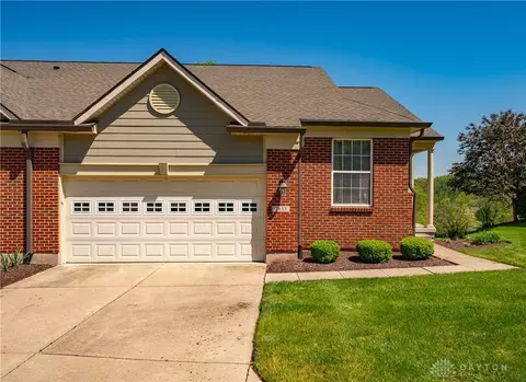 2853 Double Eagle Dr, Beavercreek, OH 45431