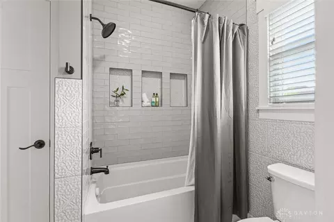 Bath - 79 White Beech Ct, Springboro, OH 45066 photo 4 of 9