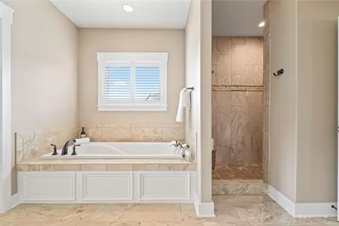 Bath - 79 White Beech Ct, Springboro, OH 45066 photo 7 of 9