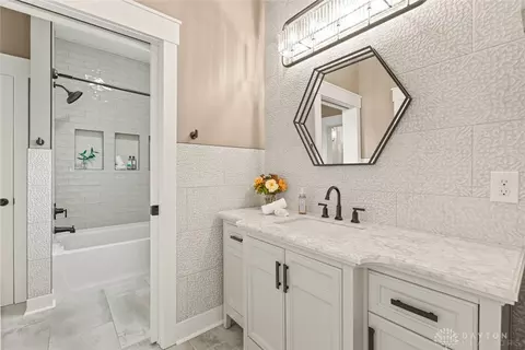 Bath - 79 White Beech Ct, Springboro, OH 45066 photo 3 of 9