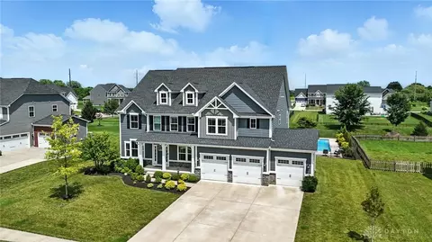 840 Acorn Dr, Sugarcreek Township, OH 45440