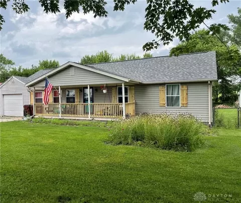 6687 E Singer Rd, Huber Heights, OH 45424