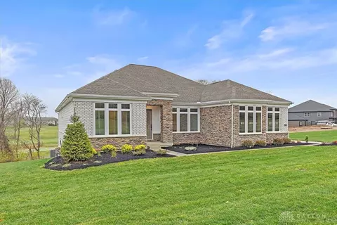 2504 Bent Grass Dr, Beavercreek, OH 45431