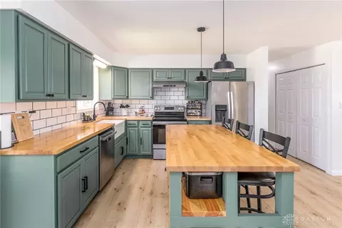 Kitchen - 551 Lowell Ave, Eldorado, OH 45321 photo 4 of 8