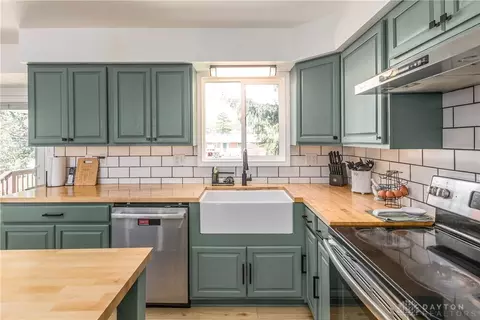 Kitchen - 551 Lowell Ave, Eldorado, OH 45321 photo 5 of 8