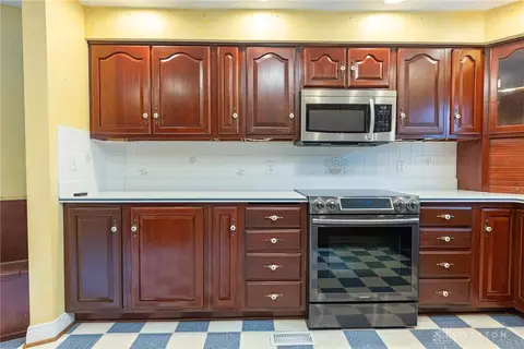 Kitchen - 1919 Tait Circle Rd, Kettering, OH 45429 photo 2 of 6