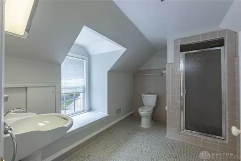 Bath - 1919 Tait Circle Rd, Kettering, OH 45429 photo 5 of 6