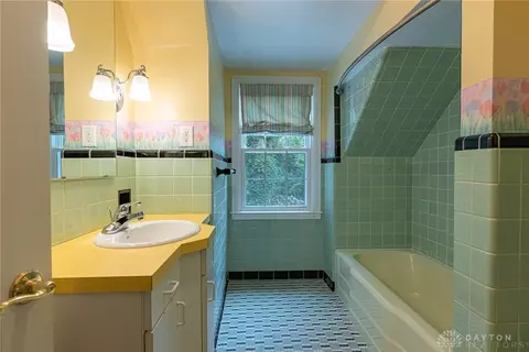 Bath - 1919 Tait Circle Rd, Kettering, OH 45429 photo 6 of 6