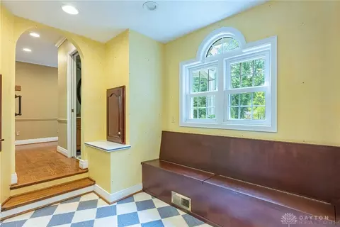 Entry Way - 1919 Tait Circle Rd, Kettering, OH 45429 photo 2 of 4