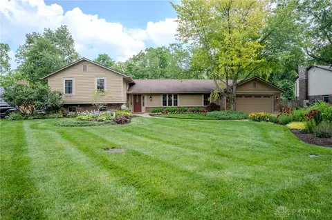 9028 Woodstream Ln, Dayton, OH 45458