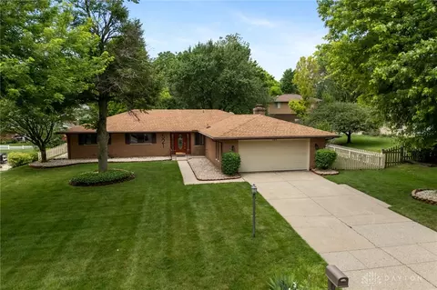 521 Park Ridge Dr, Centerville, OH 45459
