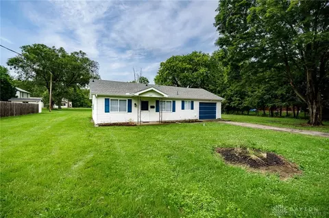 105 Middle St, Medway, OH 45341 photo 2