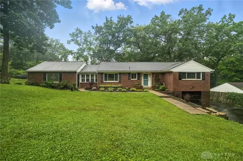 945 Oakland Dr, Beavercreek Twp, OH 45434
