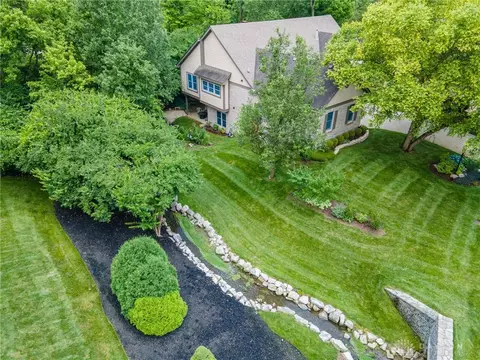 Exterior - 866 Deer Run Rd, Centerville, OH 45459 photo 2 of 11