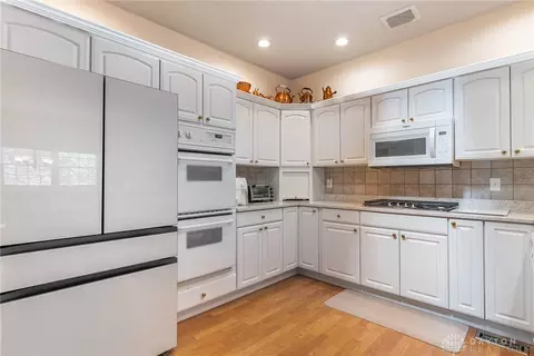 Kitchen - 866 Deer Run Rd, Centerville, OH 45459 photo 4 of 5