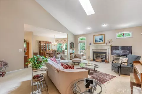 Living - 866 Deer Run Rd, Centerville, OH 45459 photo 2 of 2
