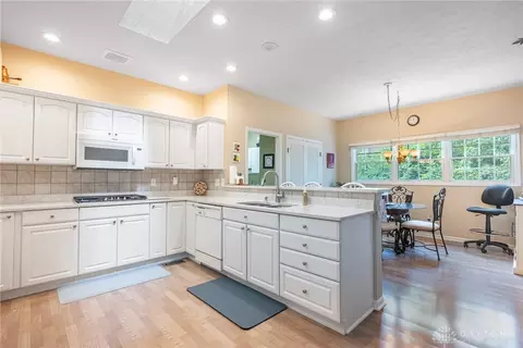 Kitchen - 866 Deer Run Rd, Centerville, OH 45459 photo 2 of 5