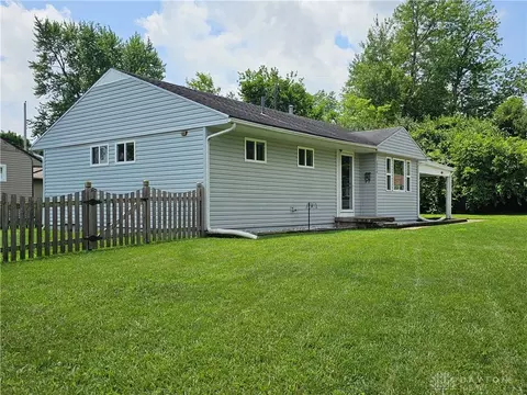 Exterior - 2224 Vale Dr, Kettering, OH 45420 photo 3 of 5