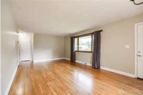 Living - 3046 Armen Ave, Kettering, OH 45432 photo 2 of 3