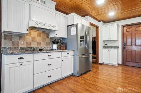 Kitchen - 891 N Tecumseh Rd, Springfield, OH 45504 photo 4 of 10