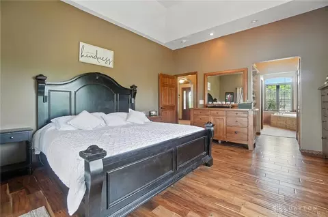 Bedroom - 891 N Tecumseh Rd, Springfield, OH 45504 photo 3 of 8