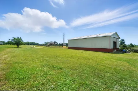 Exterior - 891 N Tecumseh Rd, Springfield, OH 45504 photo 5 of 14