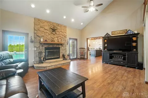 Living - 891 N Tecumseh Rd, Springfield, OH 45504 photo 2 of 2