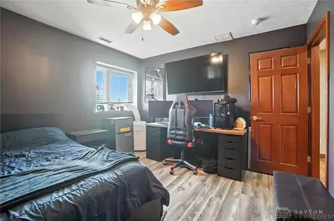 Bedroom - 891 N Tecumseh Rd, Springfield, OH 45504 photo 5 of 8