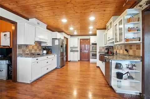 Kitchen - 891 N Tecumseh Rd, Springfield, OH 45504 photo 1 of 10