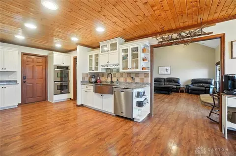 Kitchen - 891 N Tecumseh Rd, Springfield, OH 45504 photo 2 of 10