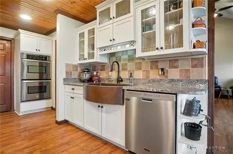 Kitchen - 891 N Tecumseh Rd, Springfield, OH 45504 photo 3 of 10
