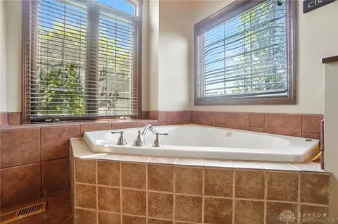 Bath - 891 N Tecumseh Rd, Springfield, OH 45504 photo 3 of 7