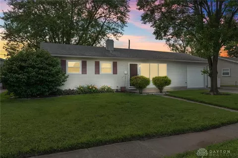 242 Poe Ln, Xenia, OH 45385