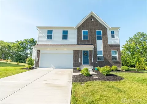 813 Hunters Run Dr, Brookville, OH 45309