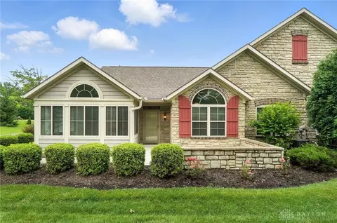 164 Scarborough Village Dr, Washington Township, OH 45458