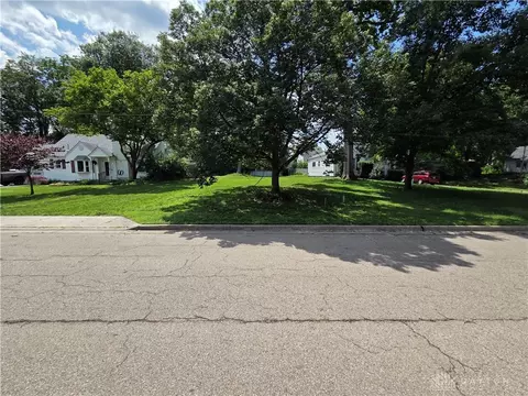 2923 Robin Rd, Dayton, OH 45409