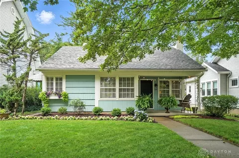 25 Triangle Ave, Oakwood, OH 45419