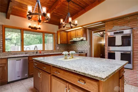 Kitchen - 761 Dorchester Dr, Springfield, OH 45506 photo 4 of 7