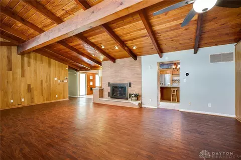 Living - 761 Dorchester Dr, Springfield, OH 45506 photo 7 of 8