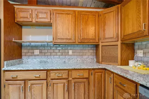 Kitchen - 761 Dorchester Dr, Springfield, OH 45506 photo 6 of 7