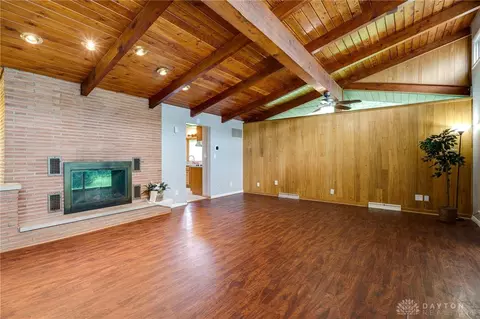 Living - 761 Dorchester Dr, Springfield, OH 45506 photo 5 of 8