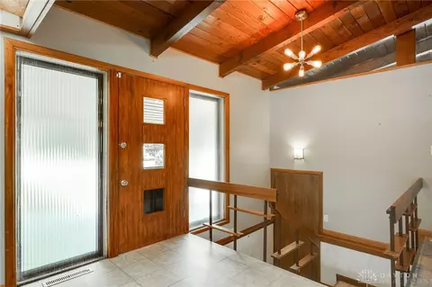 Entry Way - 761 Dorchester Dr, Springfield, OH 45506 photo 1 of 3