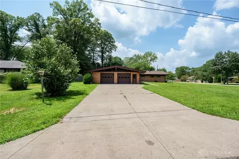 Exterior - 761 Dorchester Dr, Springfield, OH 45506 photo 2 of 18