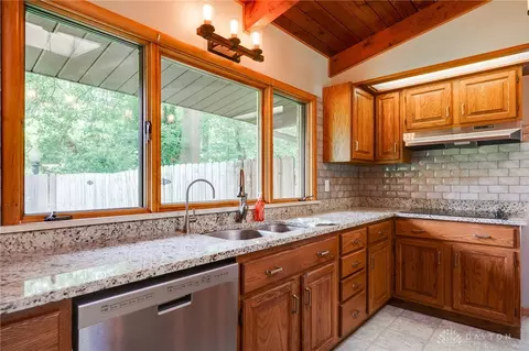 Kitchen - 761 Dorchester Dr, Springfield, OH 45506 photo 5 of 7