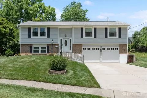 233 Royal Oaks Dr, Fairborn, OH 45324