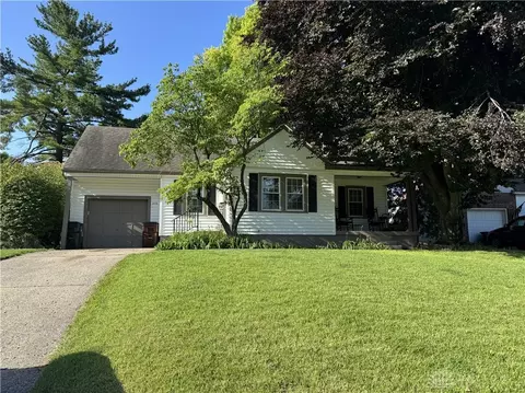 212 Earnshaw Dr, Kettering, OH 45429
