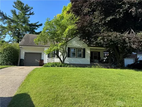 Exterior - 212 Earnshaw Dr, Kettering, OH 45429 photo 2 of 6