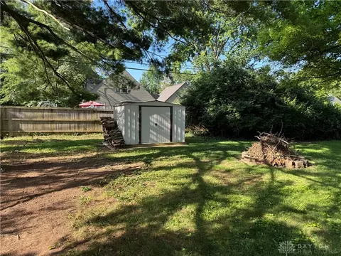 Exterior - 212 Earnshaw Dr, Kettering, OH 45429 photo 3 of 6
