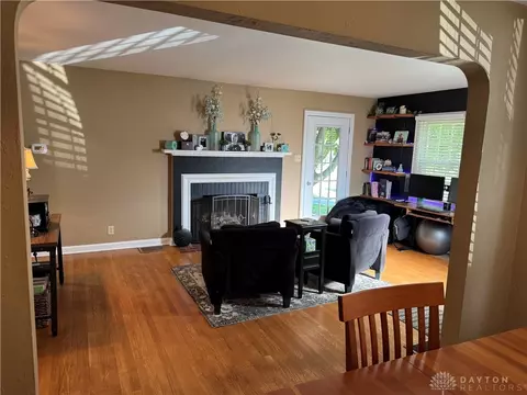 Living - 212 Earnshaw Dr, Kettering, OH 45429 photo 2 of 2